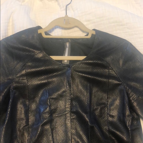 Elegant Leather jacket - Picture 2 of 7